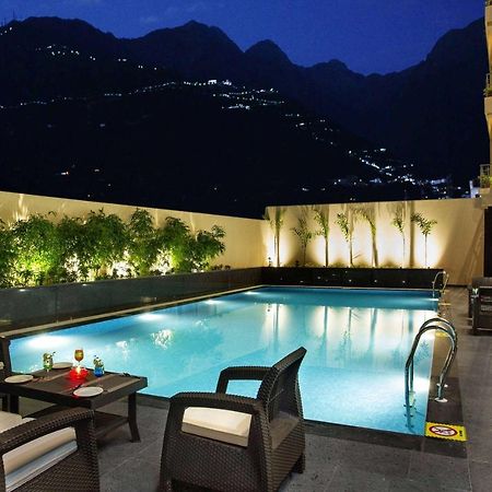 Ramada By Wyndham Katra Station Road Hotel Exterior foto