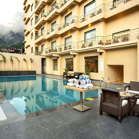 Ramada By Wyndham Katra Station Road Hotel Exterior foto