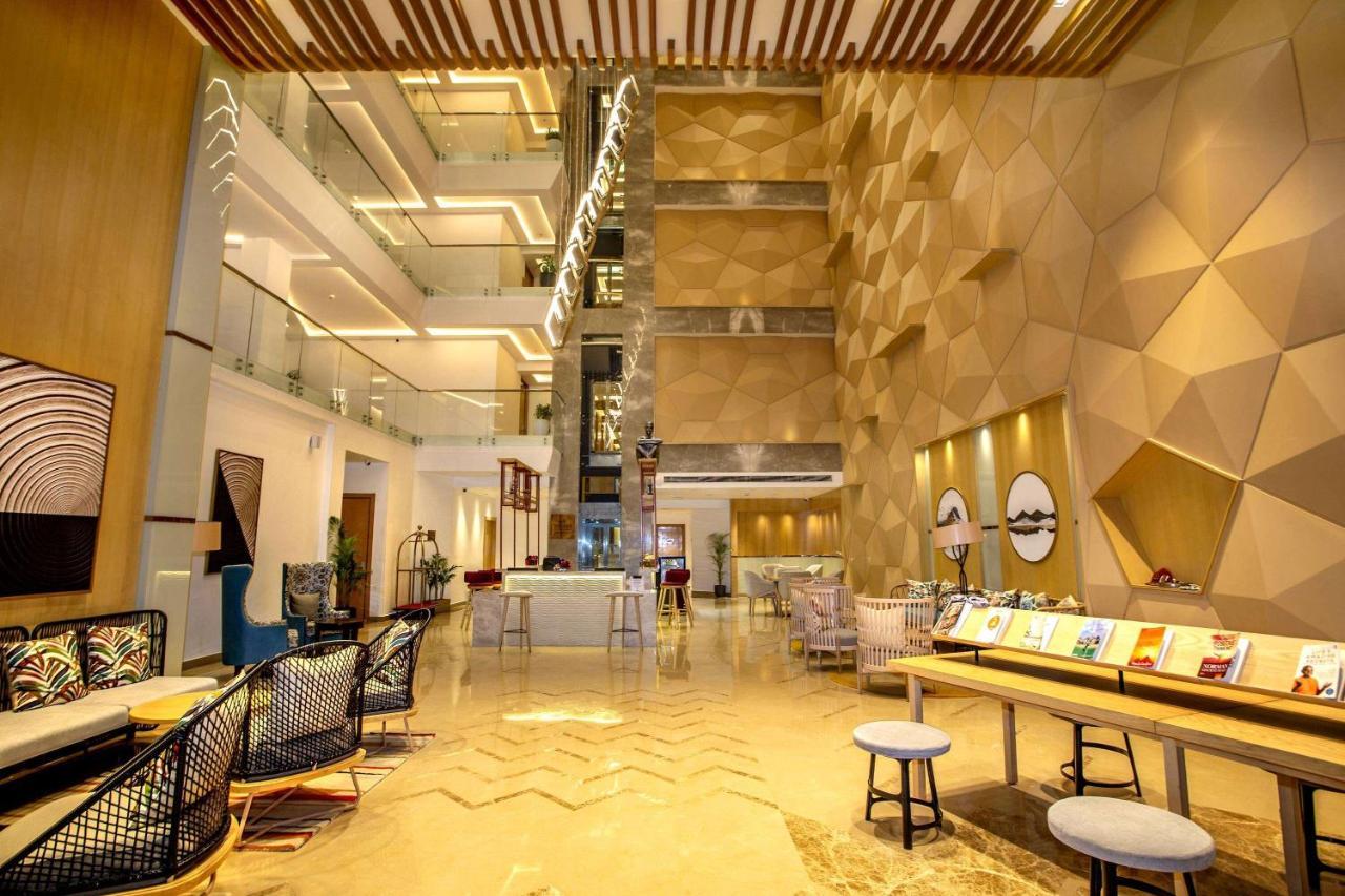 Ramada By Wyndham Katra Station Road Hotel Exterior foto