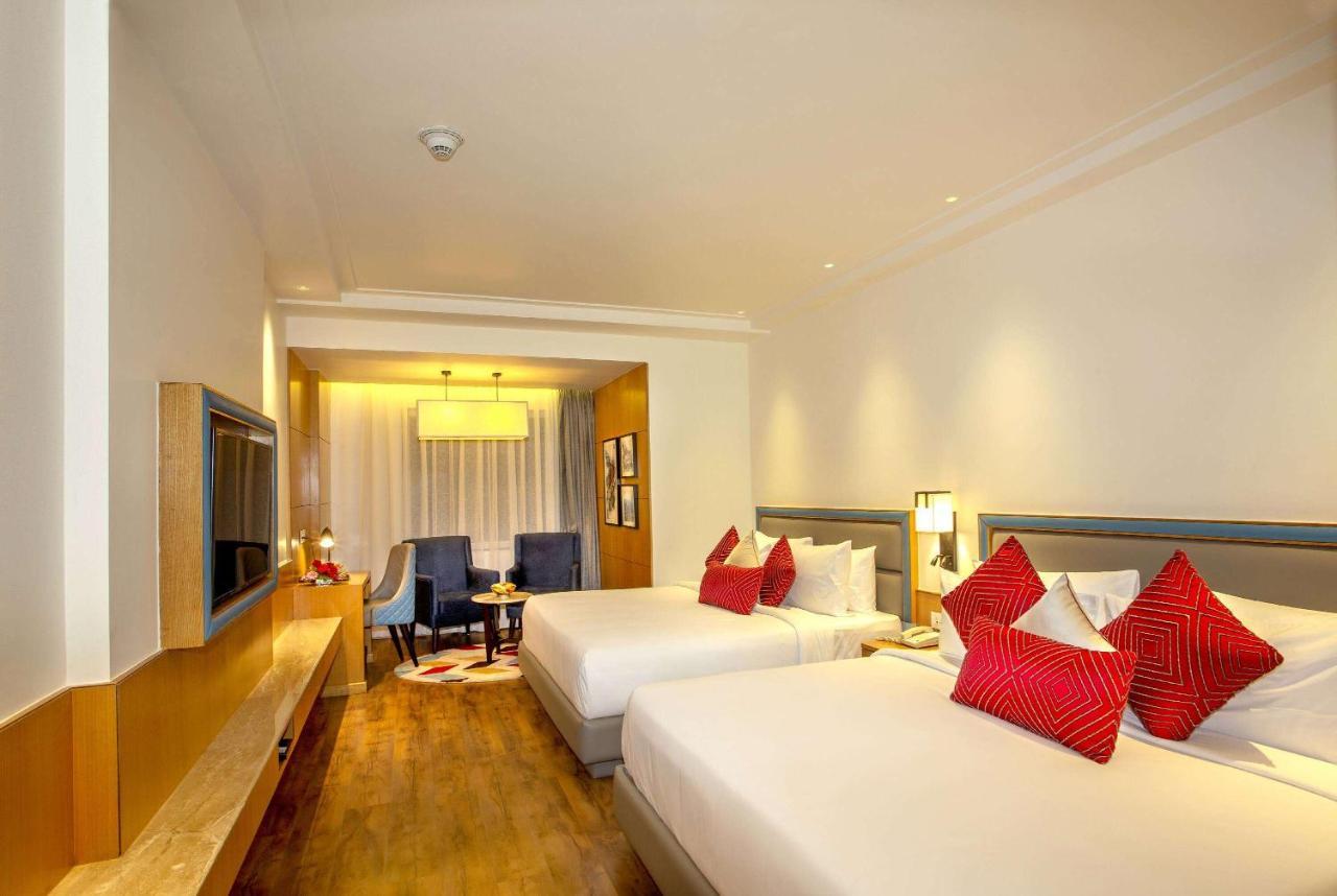 Ramada By Wyndham Katra Station Road Hotel Exterior foto