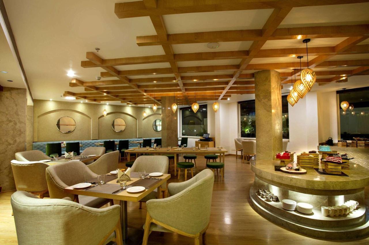 Ramada By Wyndham Katra Station Road Hotel Exterior foto