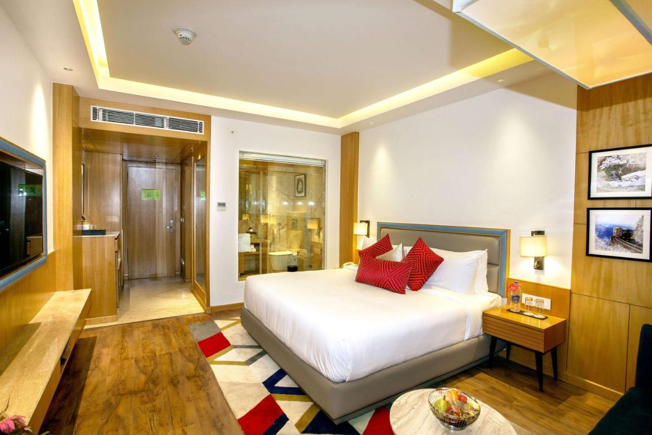 Ramada By Wyndham Katra Station Road Hotel Exterior foto